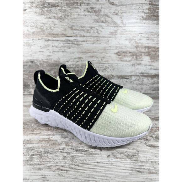 Women's Nike React Phantom Run Flyknit 2 Black/Green Athletic Sneaker Sz 9 EUC!